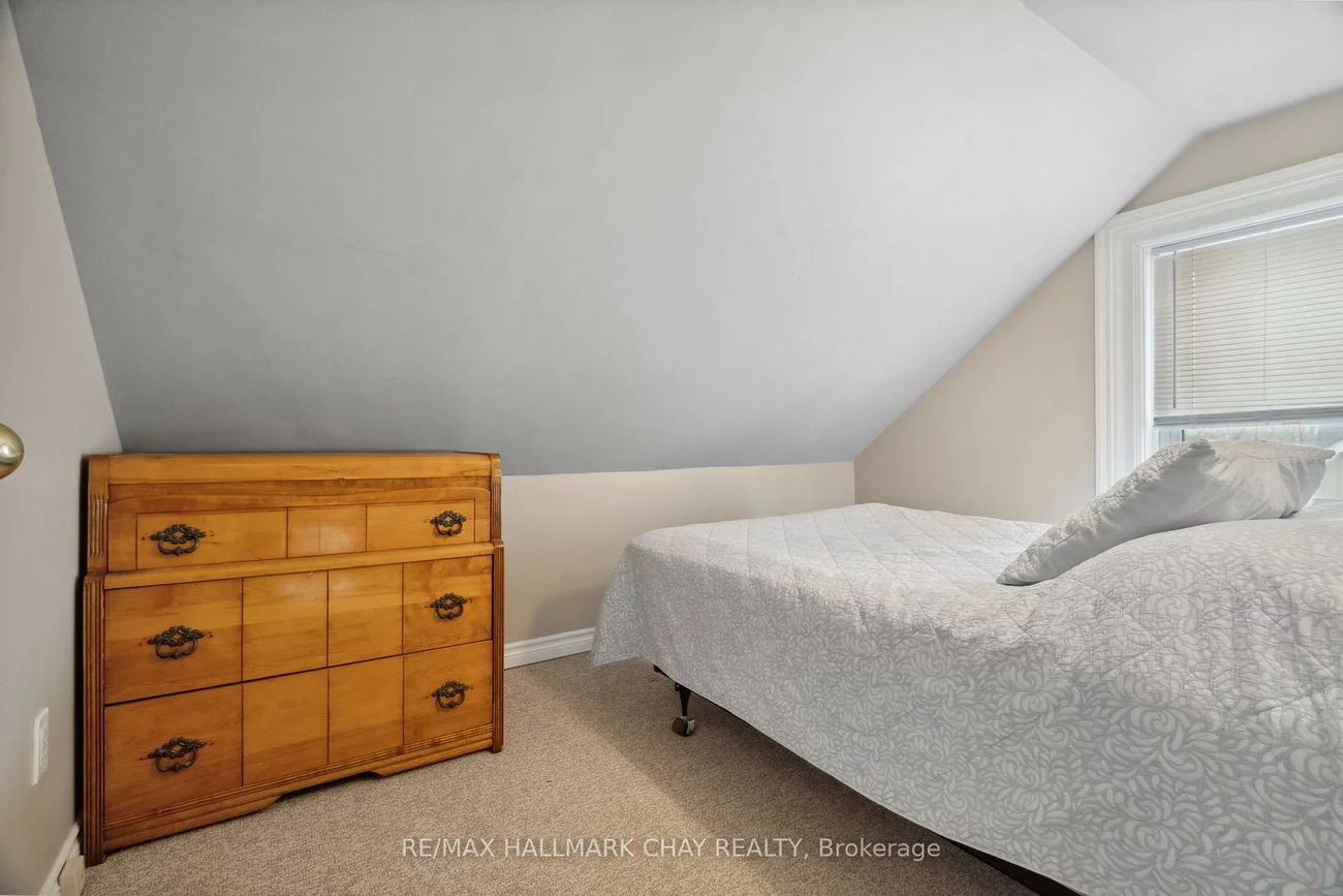 2088, Victoria, Stroud, Innisfil