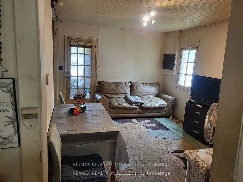 911, Vicrol, Alcona, Innisfil