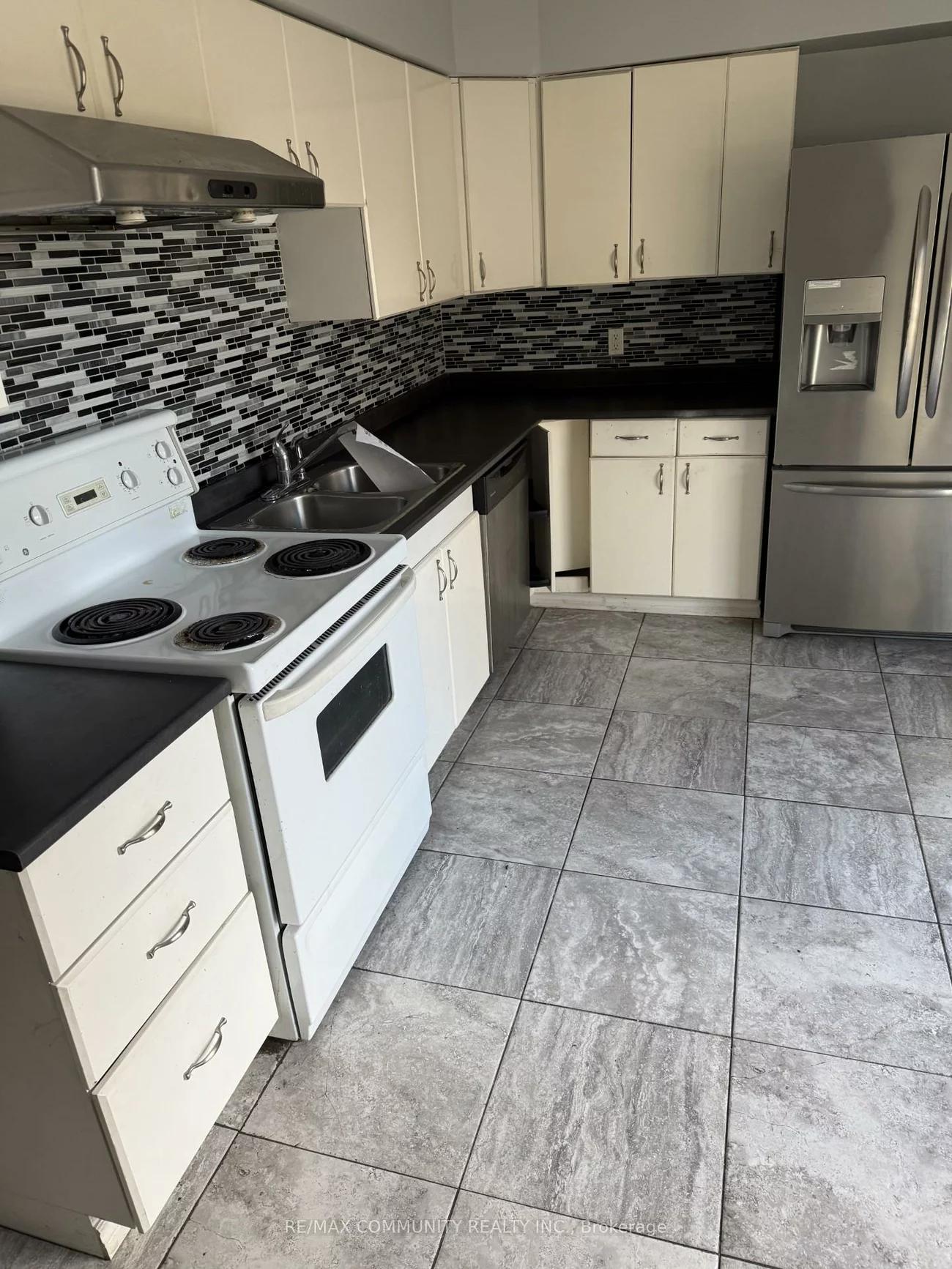 2082, St John's, Alcona, Innisfil