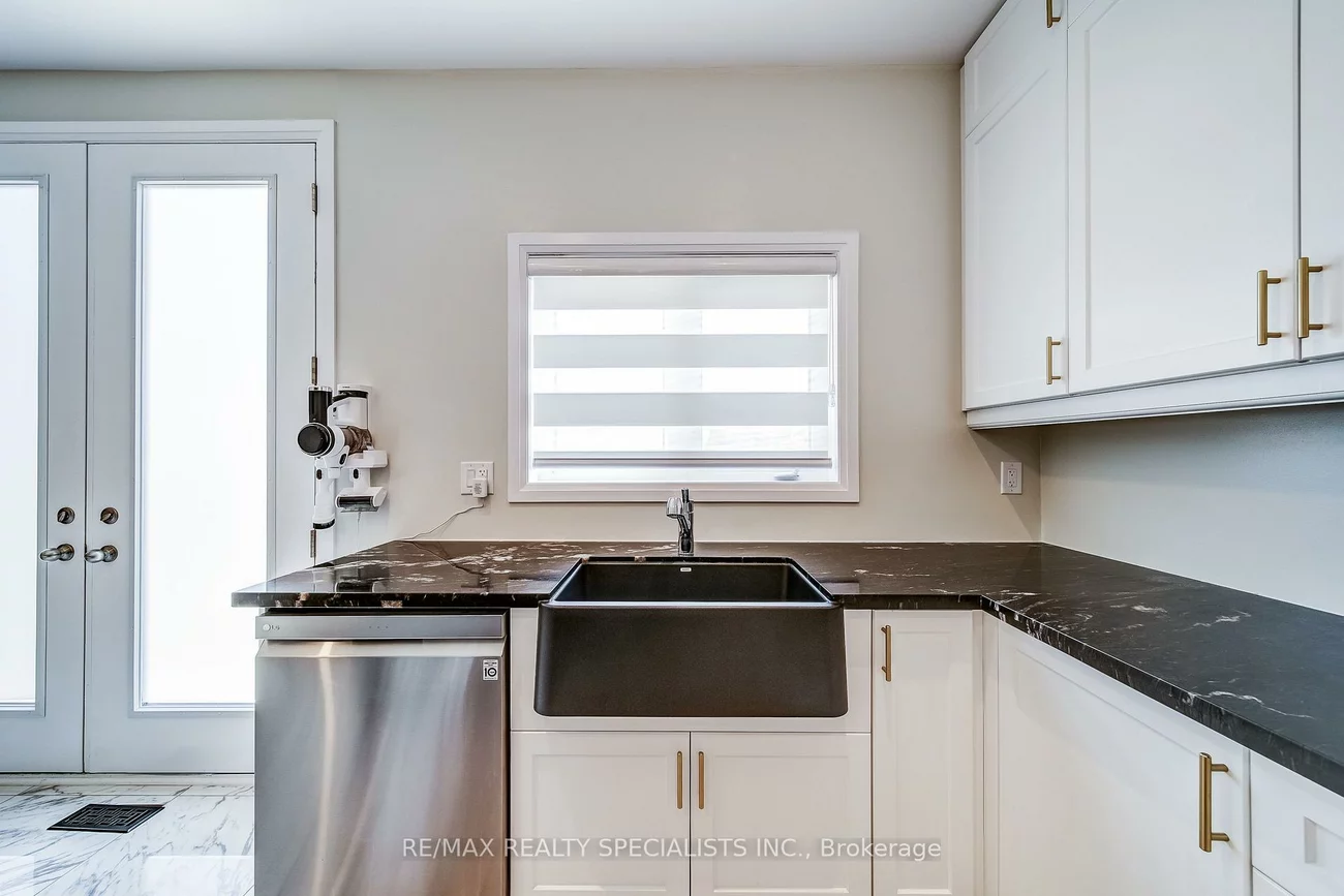 1698, Corsal, Alcona, Innisfil