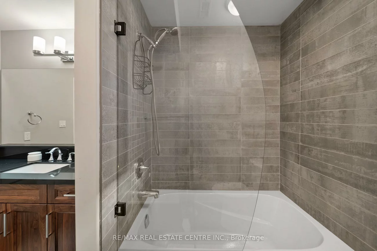 303, Sunnybrae, Stroud, Innisfil