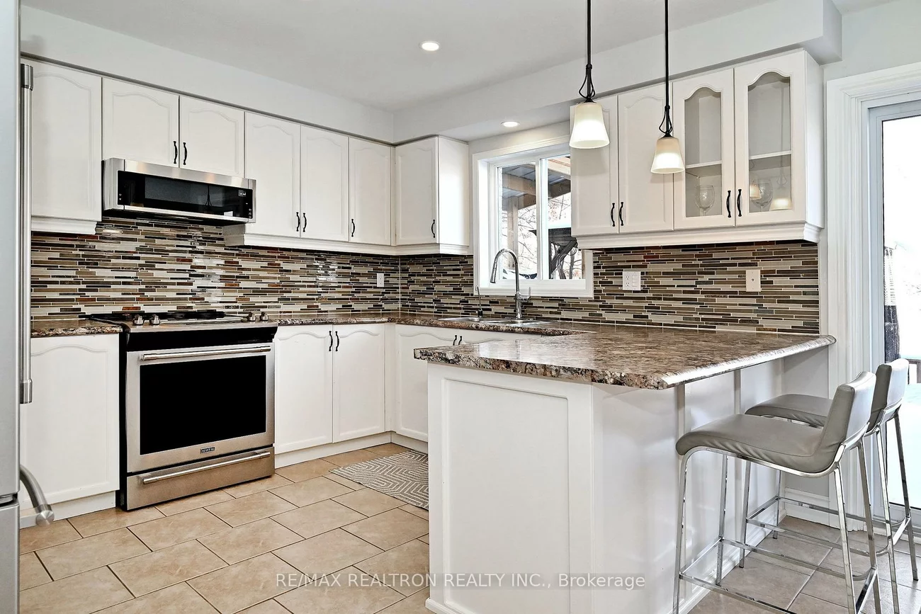 1128, Corrie, Alcona, Innisfil