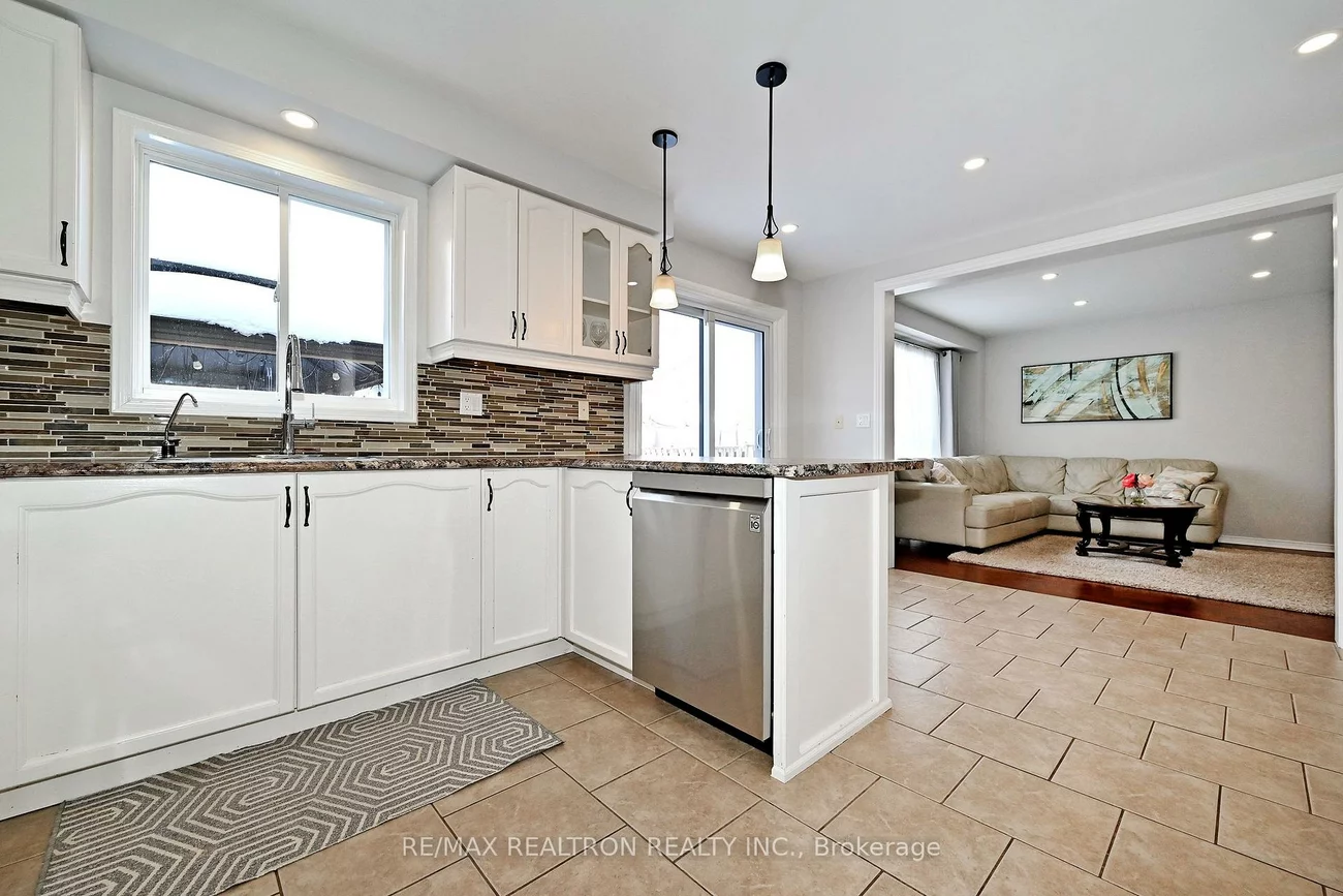 1128, Corrie, Alcona, Innisfil