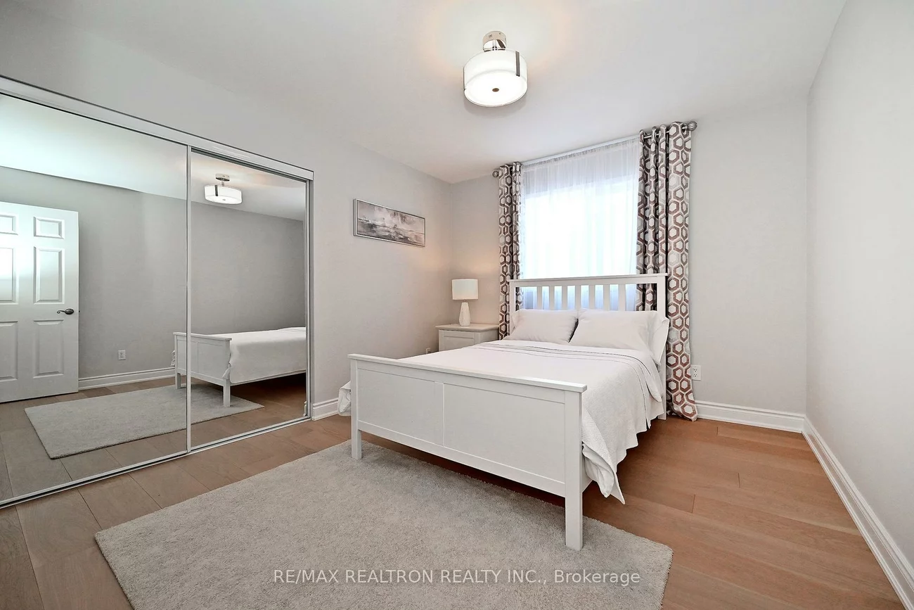 1128, Corrie, Alcona, Innisfil