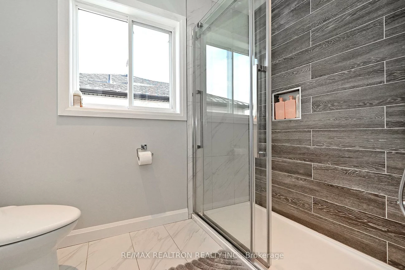 1128, Corrie, Alcona, Innisfil