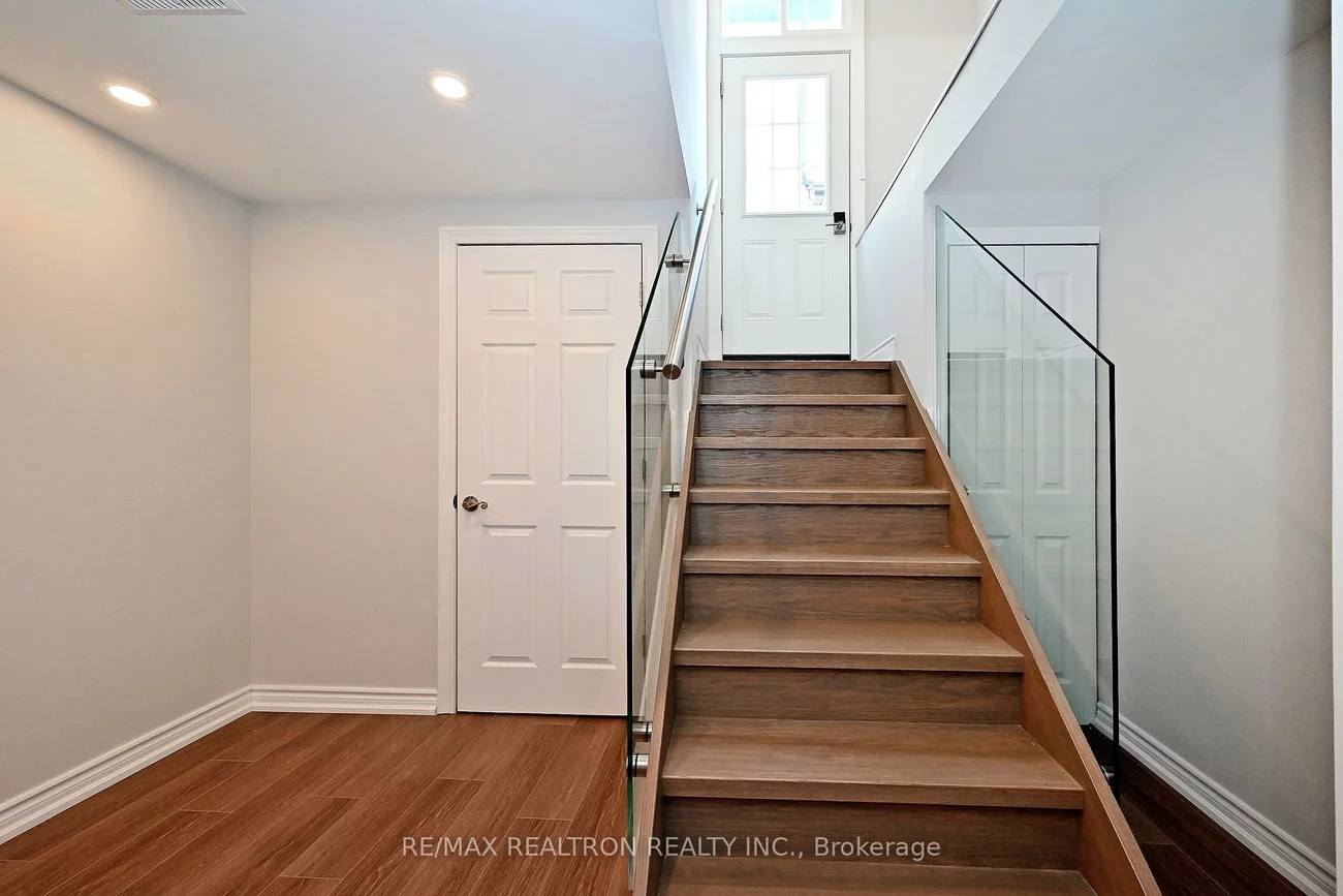 1128, Corrie, Alcona, Innisfil