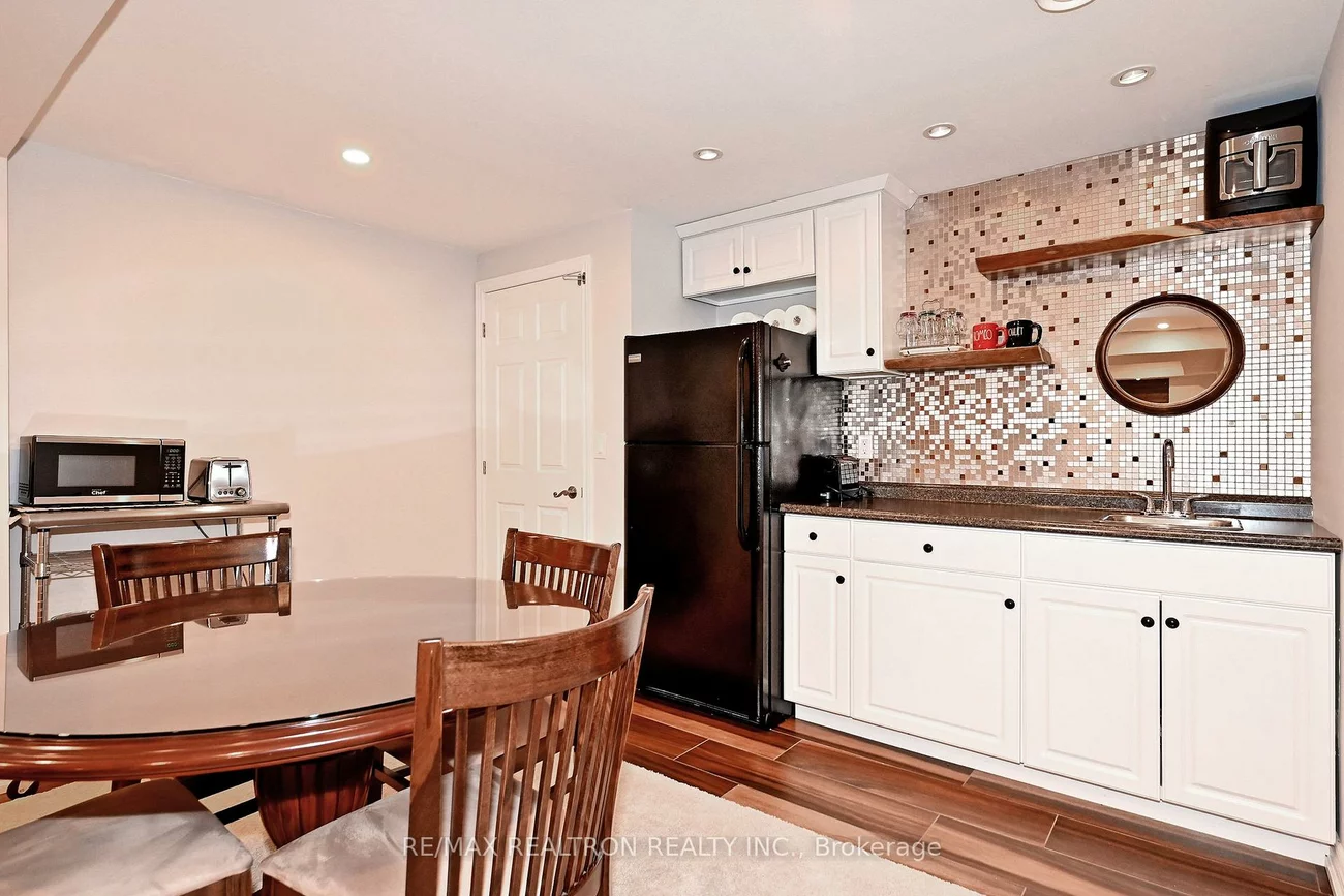 1128, Corrie, Alcona, Innisfil