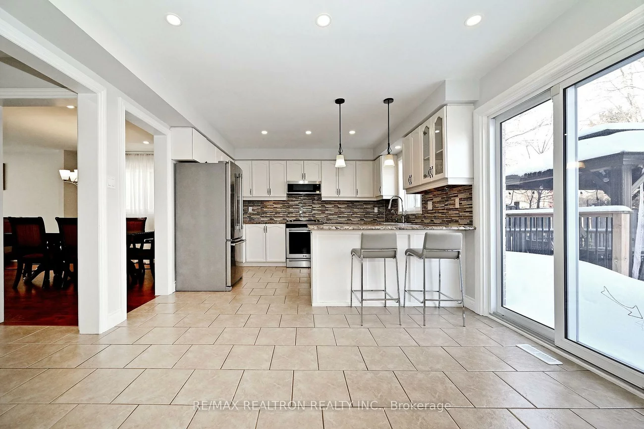 1128, Corrie, Alcona, Innisfil