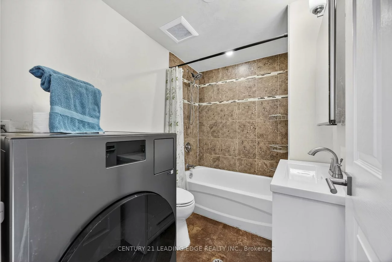 2073, Kate, Alcona, Innisfil