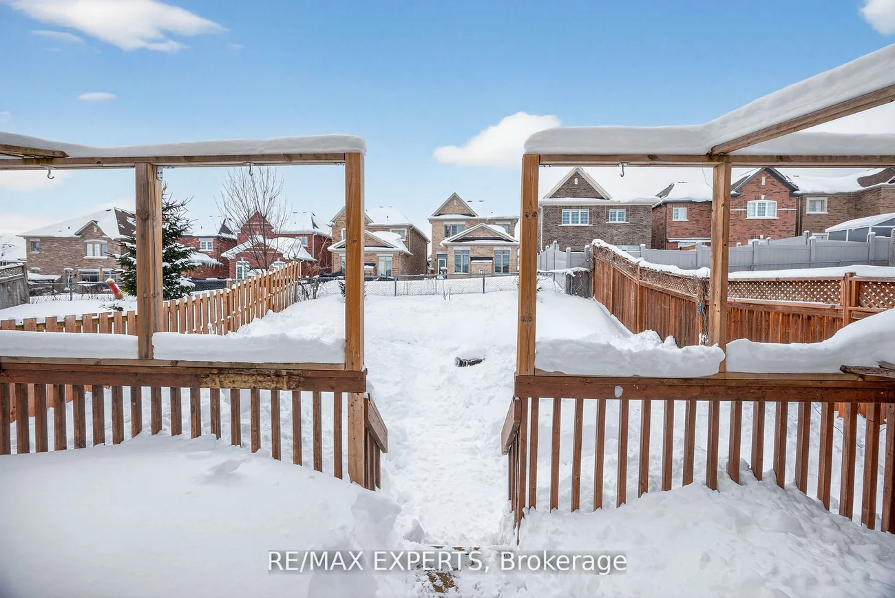 2166, Nevils, Alcona, Innisfil