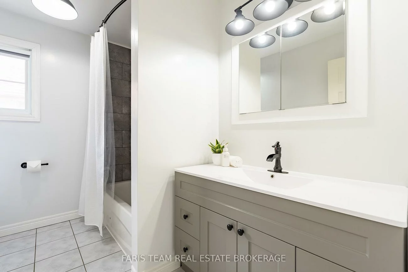 1004, Leslie, Alcona, Innisfil