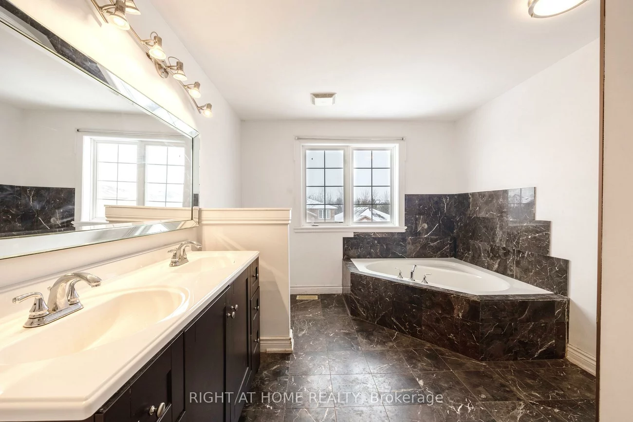 1215, Lowrie, Alcona, Innisfil