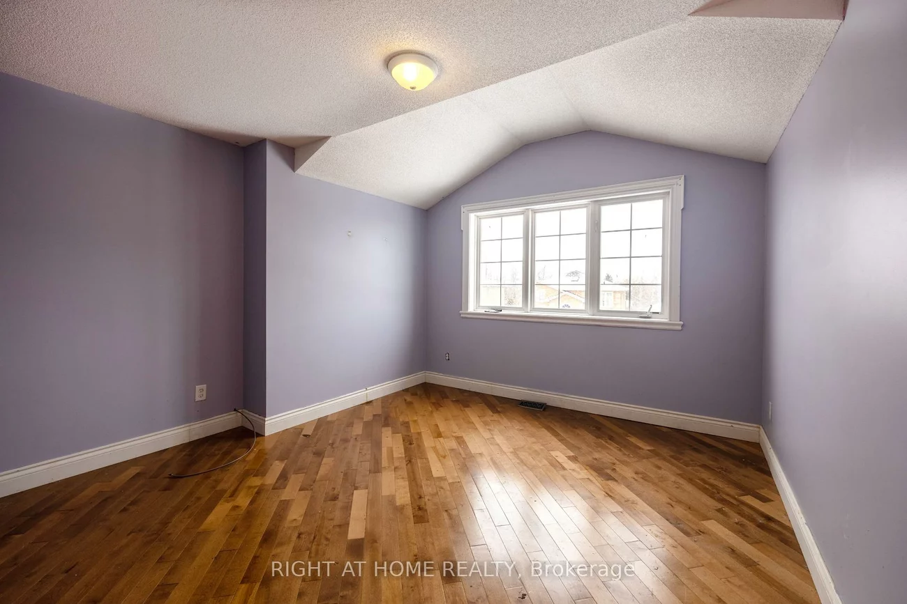 1215, Lowrie, Alcona, Innisfil