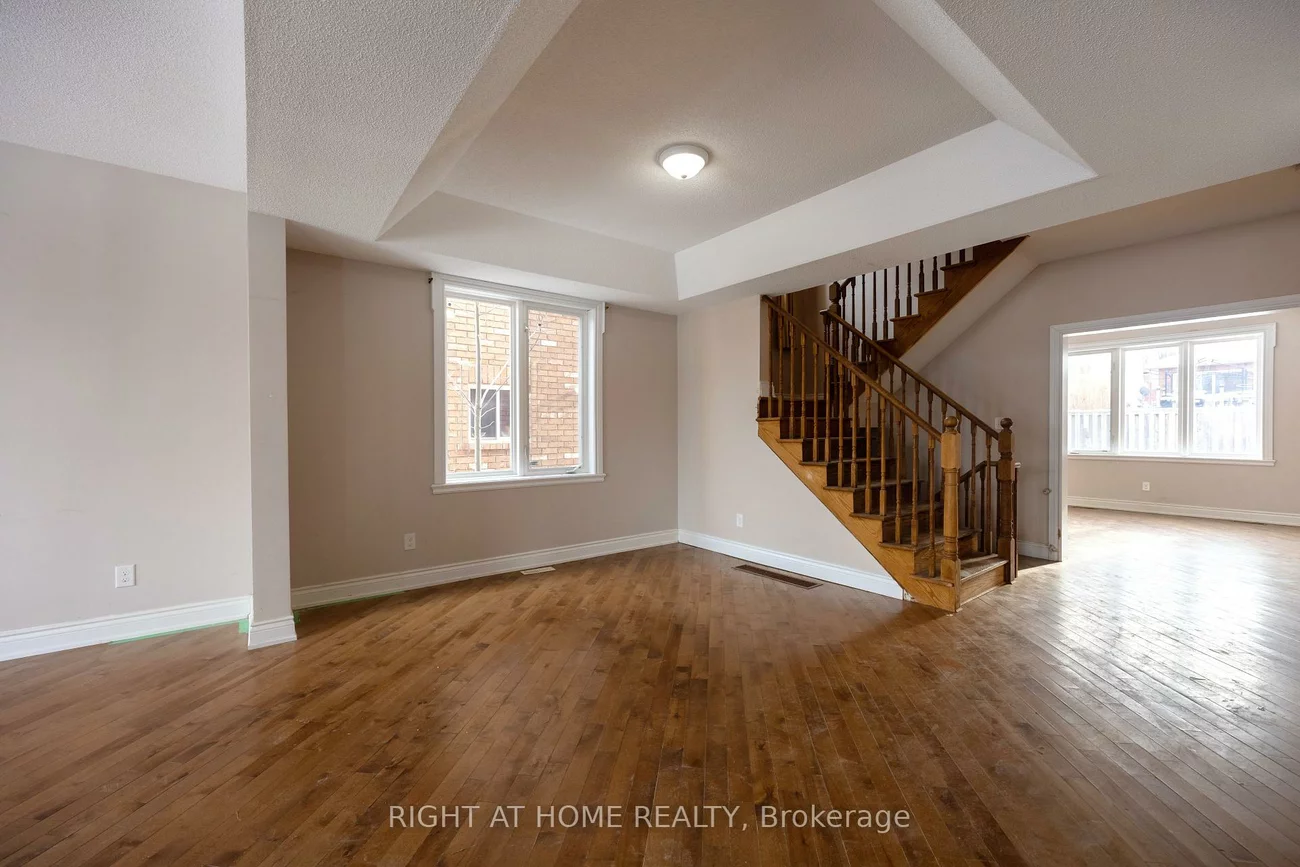 1215, Lowrie, Alcona, Innisfil