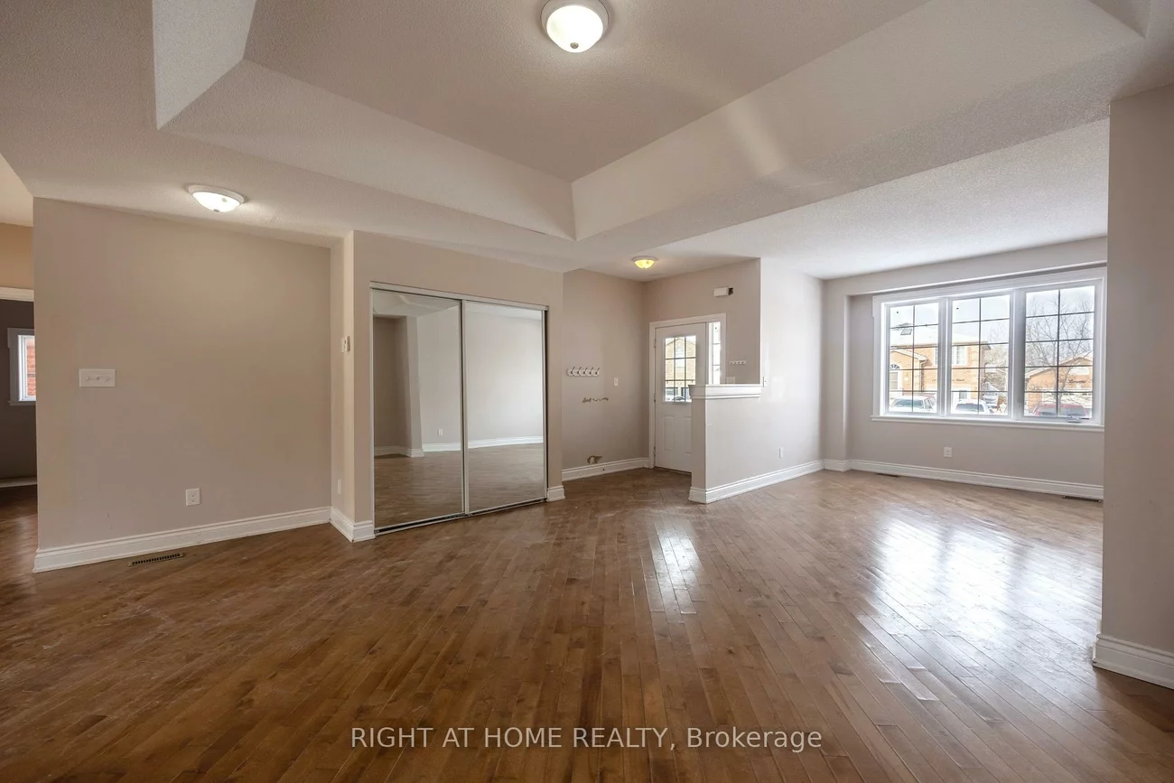 1215, Lowrie, Alcona, Innisfil