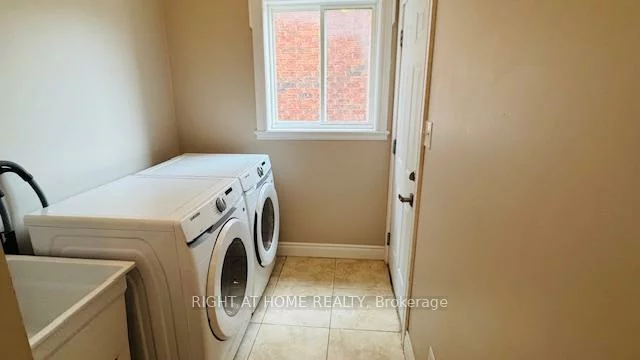 1215, Lowrie, Alcona, Innisfil