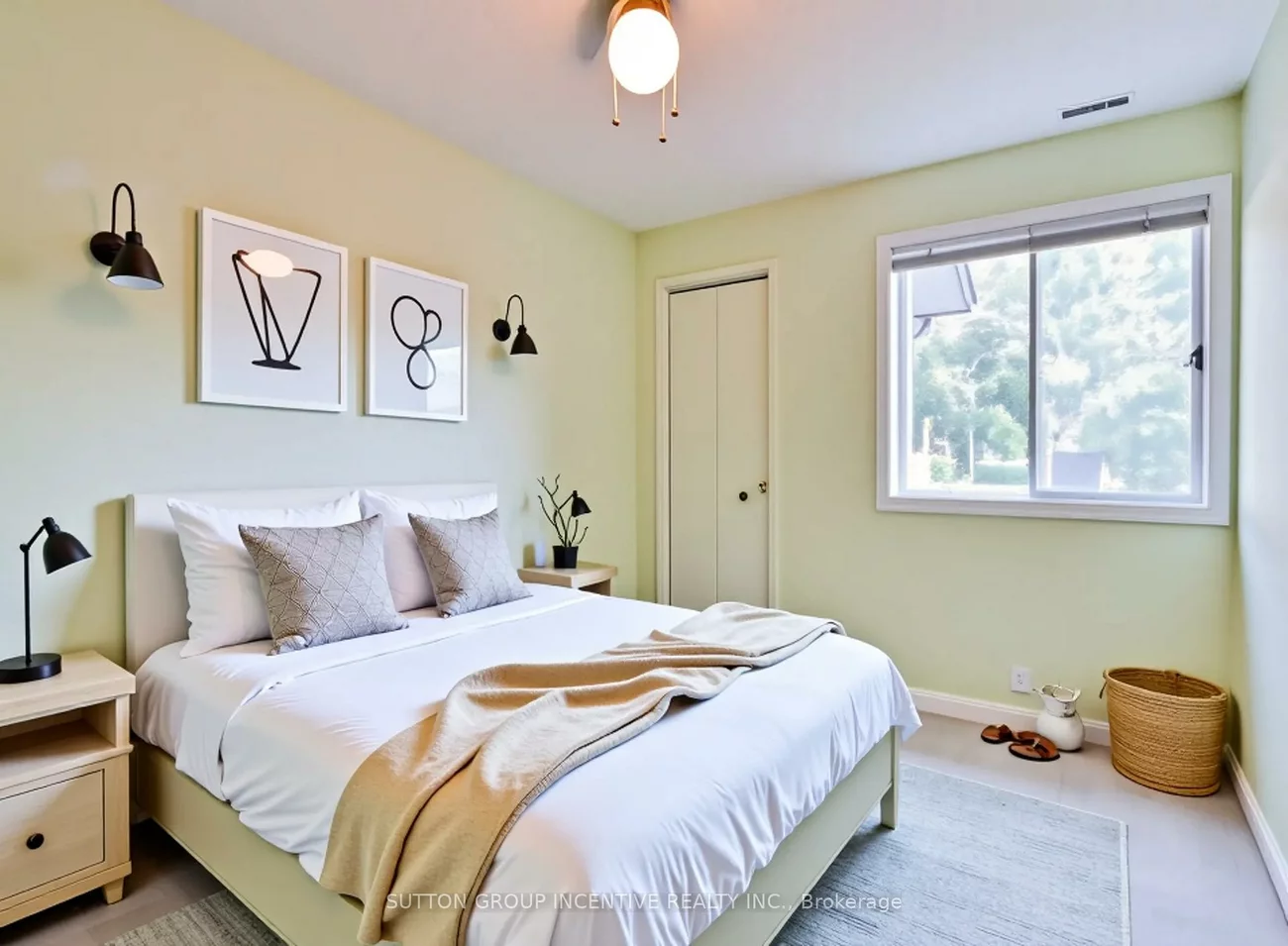 2276, Scythes, Stroud, Innisfil