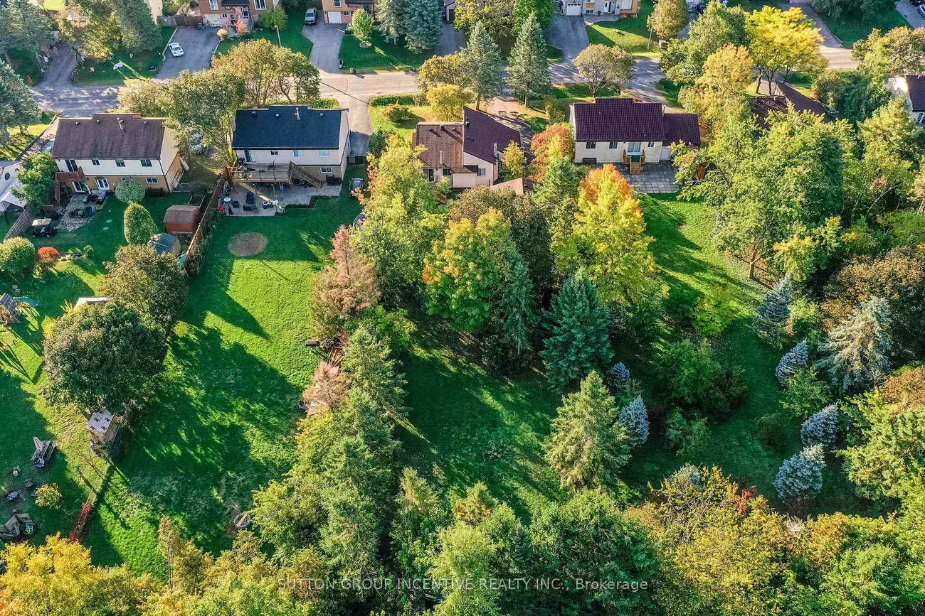 2276, Scythes, Stroud, Innisfil