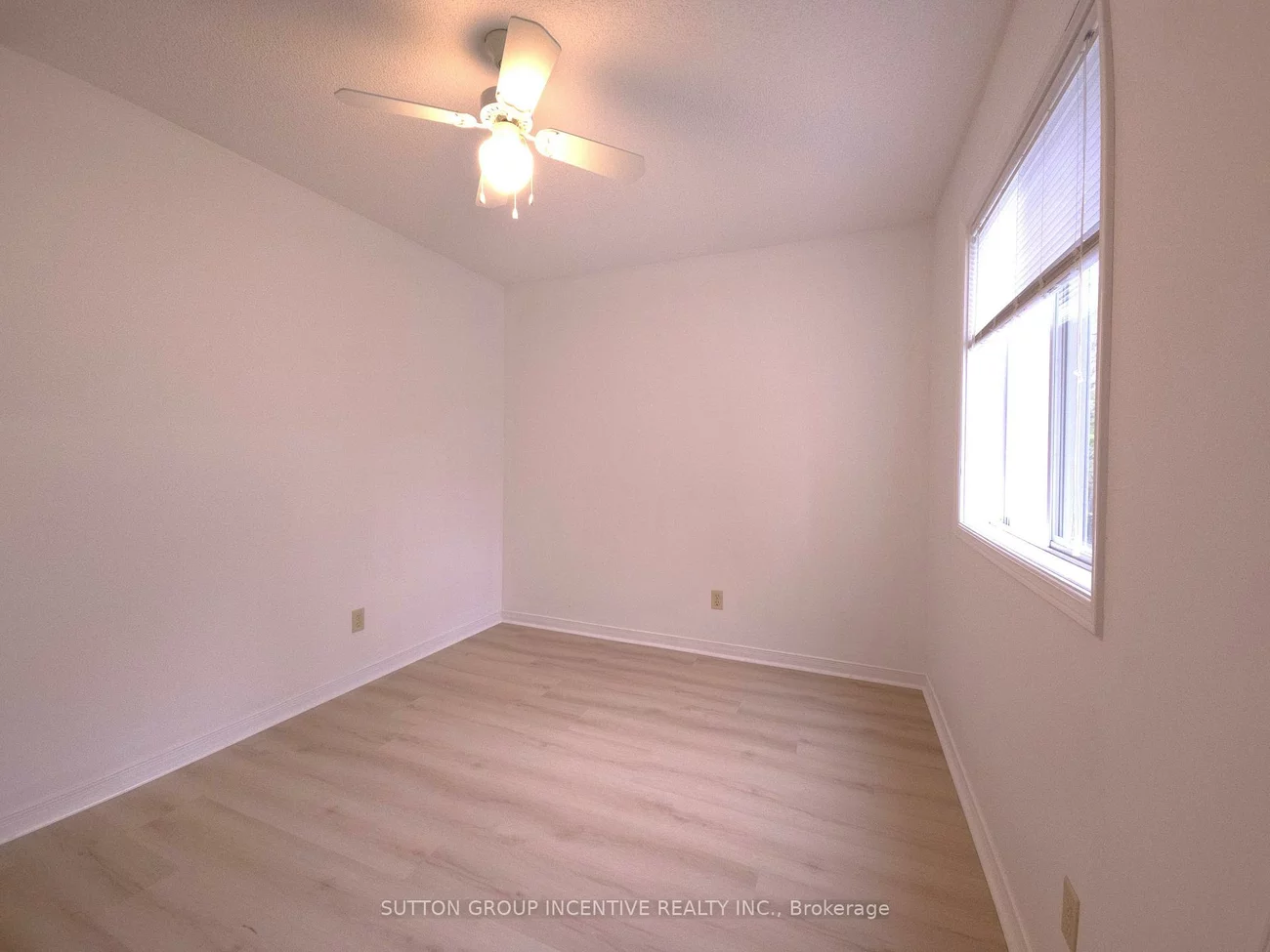 2276, Scythes, Stroud, Innisfil