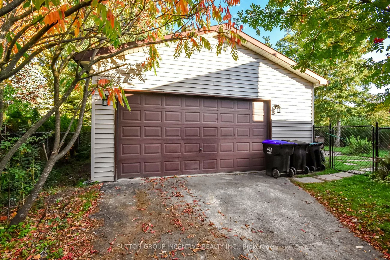 2276, Scythes, Stroud, Innisfil