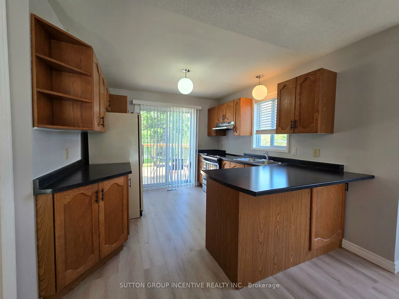 2276, Scythes, Stroud, Innisfil