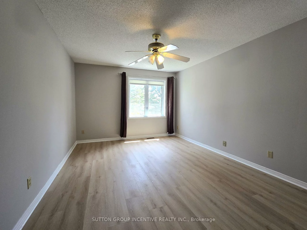 2276, Scythes, Stroud, Innisfil