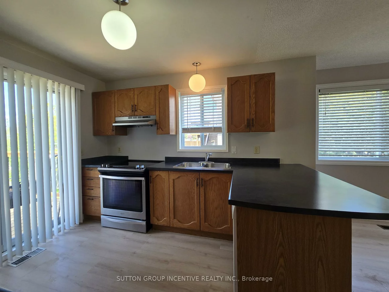 2276, Scythes, Stroud, Innisfil