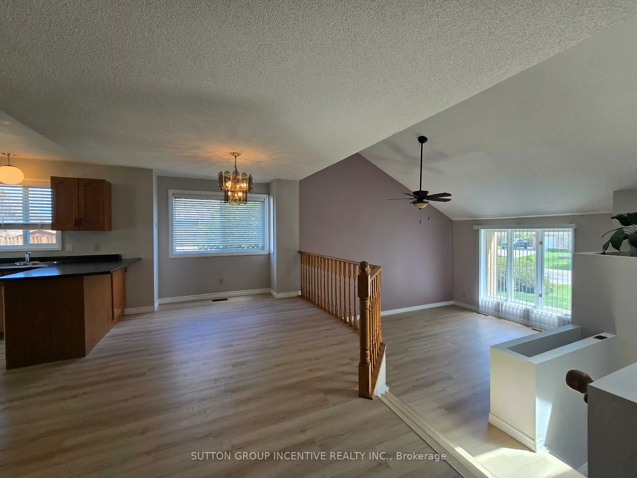 2276, Scythes, Stroud, Innisfil