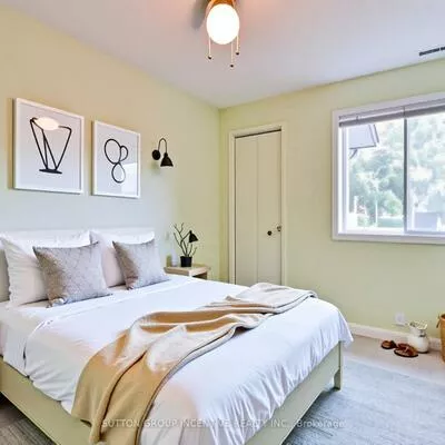 2276, Scythes, Stroud, Innisfil