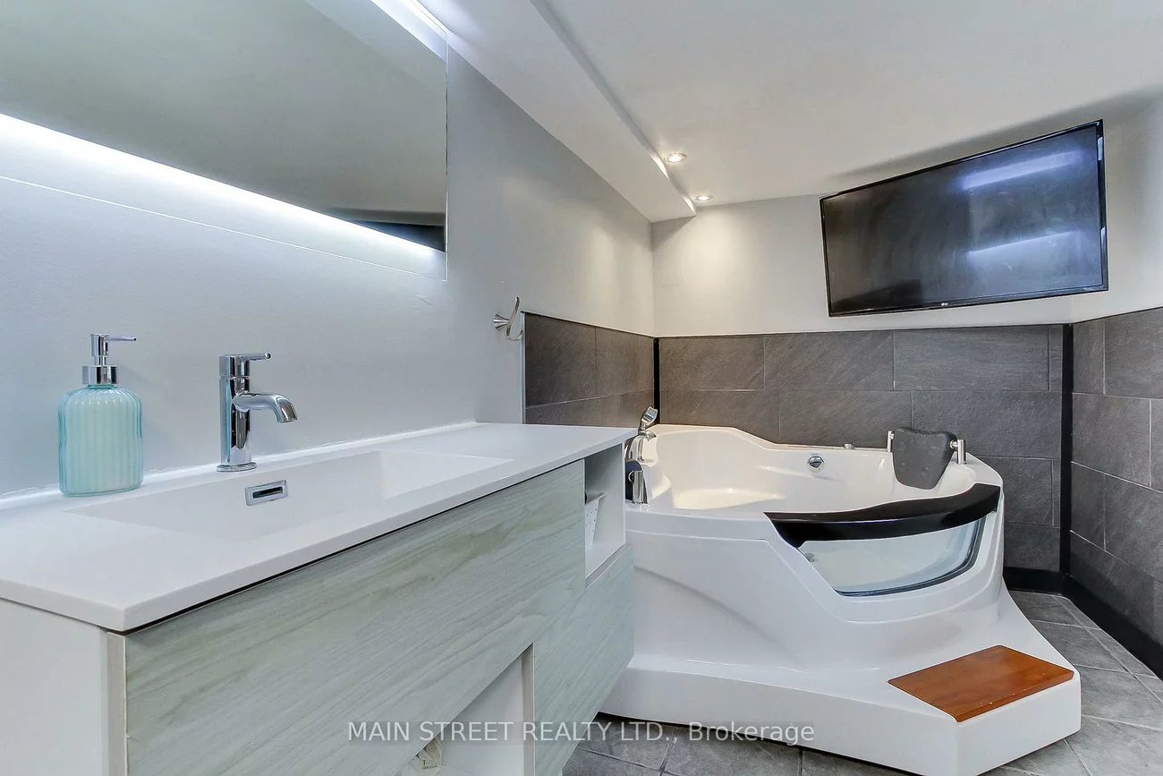 1021, Goshen, Alcona, Innisfil