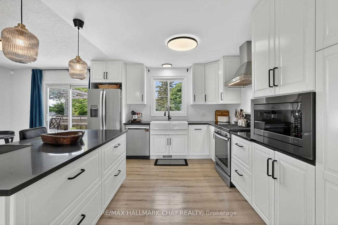 2652, Lawrence, Stroud, Innisfil