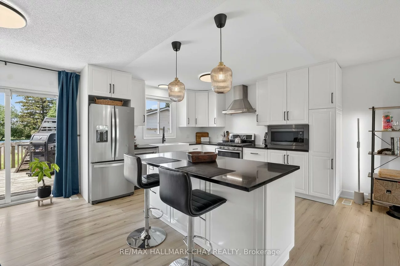 2652, Lawrence, Stroud, Innisfil