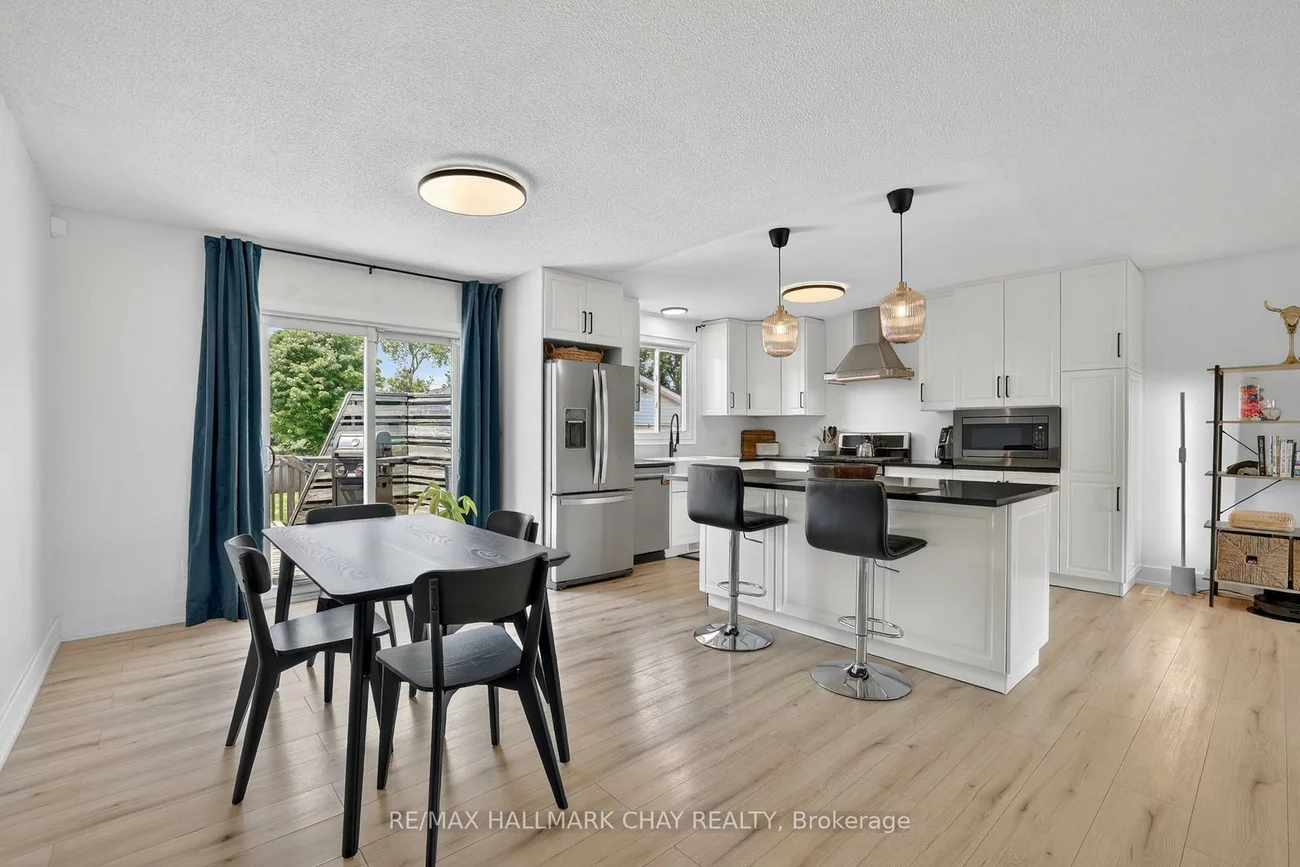 2652, Lawrence, Stroud, Innisfil