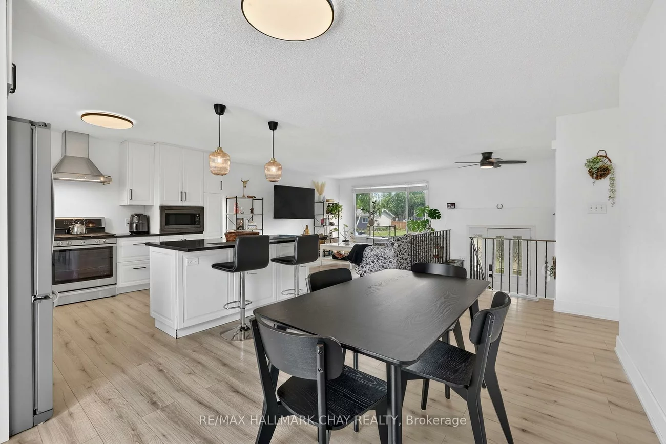 2652, Lawrence, Stroud, Innisfil