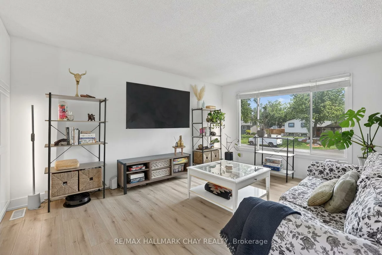 2652, Lawrence, Stroud, Innisfil