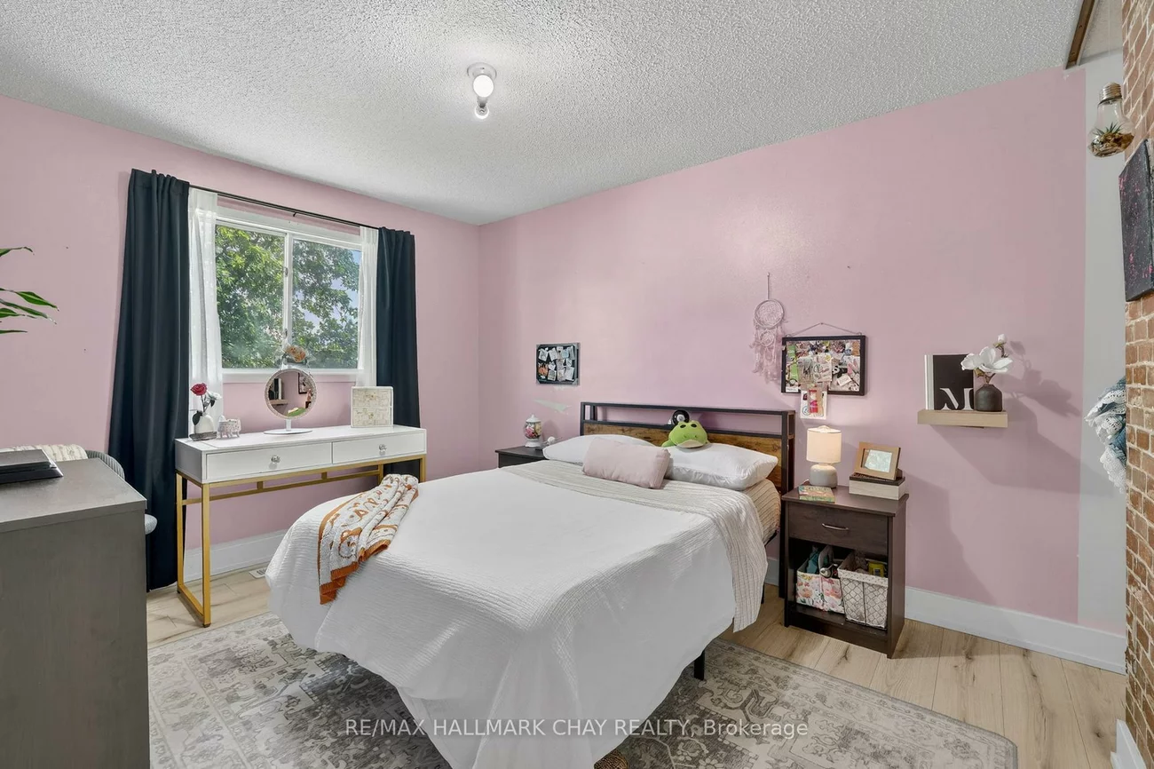 2652, Lawrence, Stroud, Innisfil
