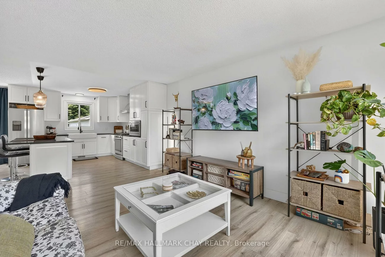 2652, Lawrence, Stroud, Innisfil