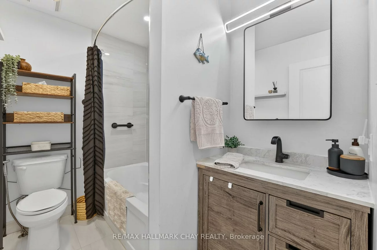 2652, Lawrence, Stroud, Innisfil