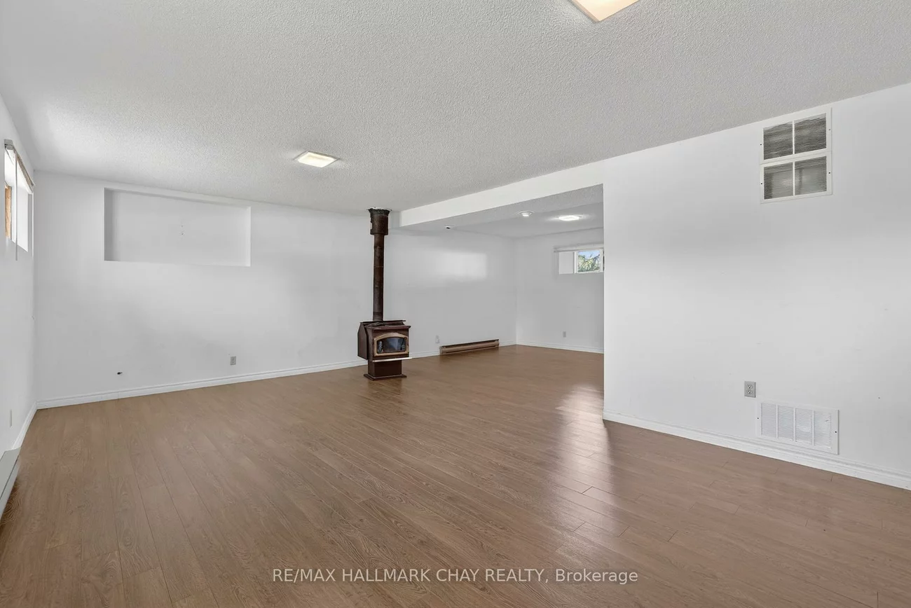 2652, Lawrence, Stroud, Innisfil