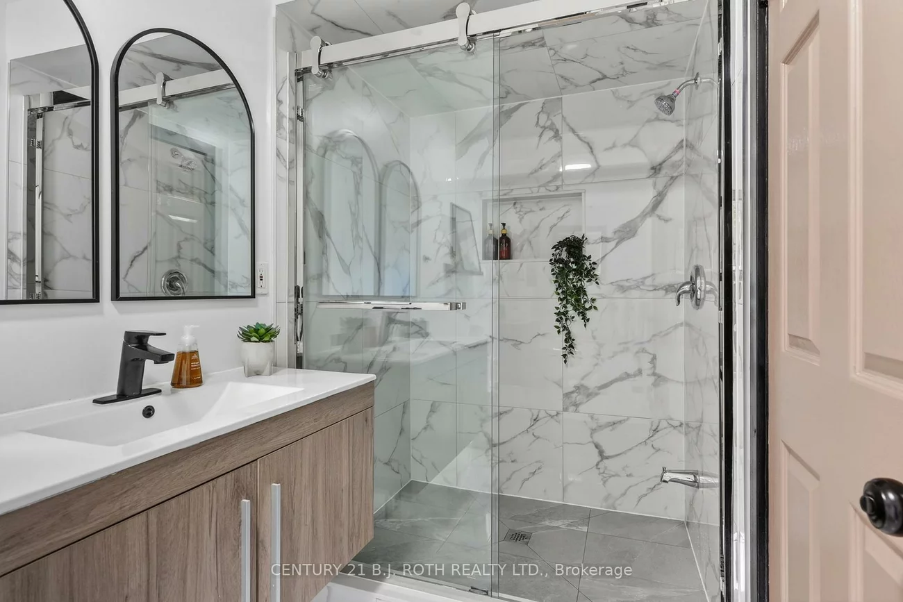 1077, CORRIE, Alcona, Innisfil
