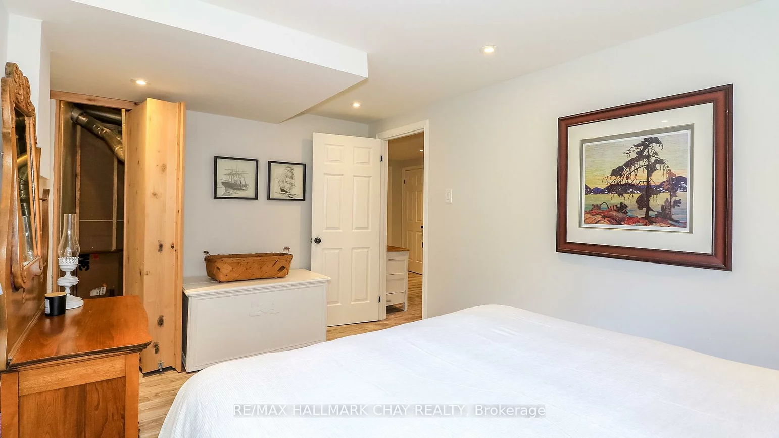 2281, Scythes, Stroud, Innisfil
