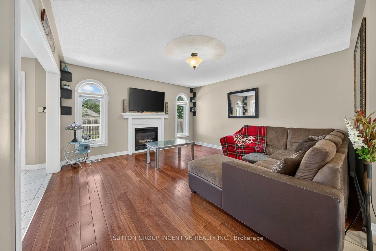 850, Leslie, Alcona, Innisfil