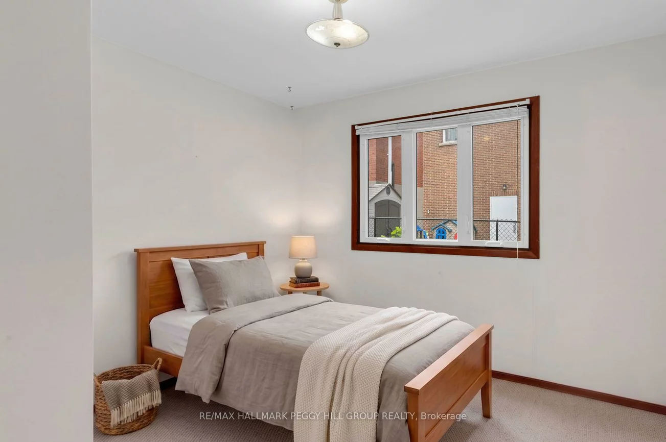 2222, Victoria, Stroud, Innisfil