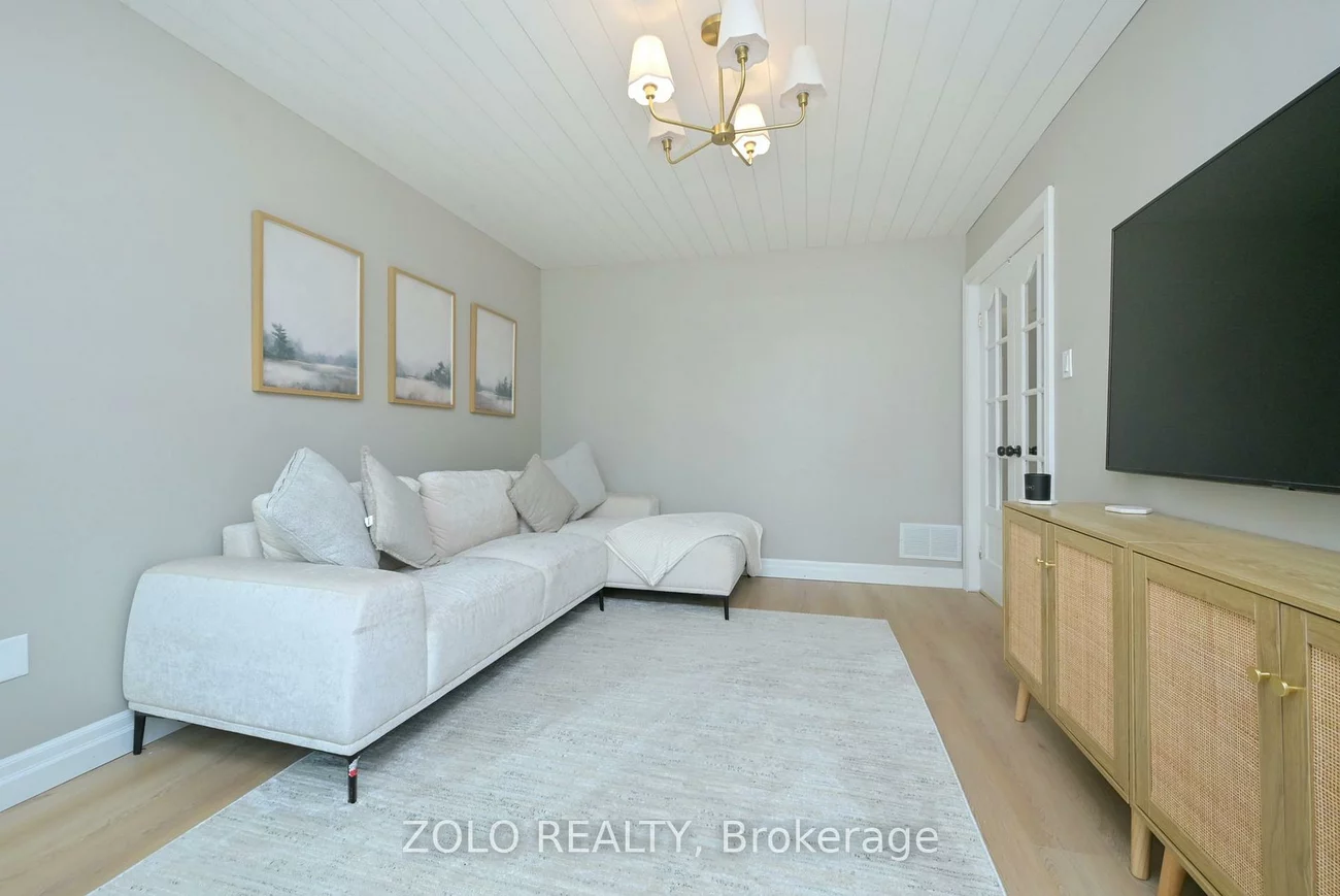 1077, Anna Maria, Alcona, Innisfil