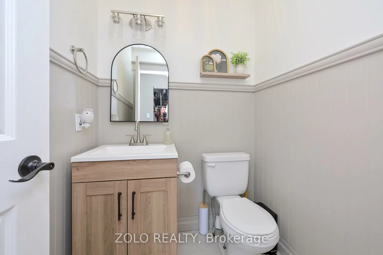 1077, Anna Maria, Alcona, Innisfil
