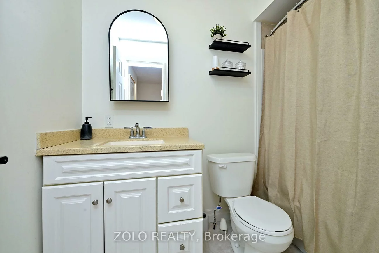 1077, Anna Maria, Alcona, Innisfil