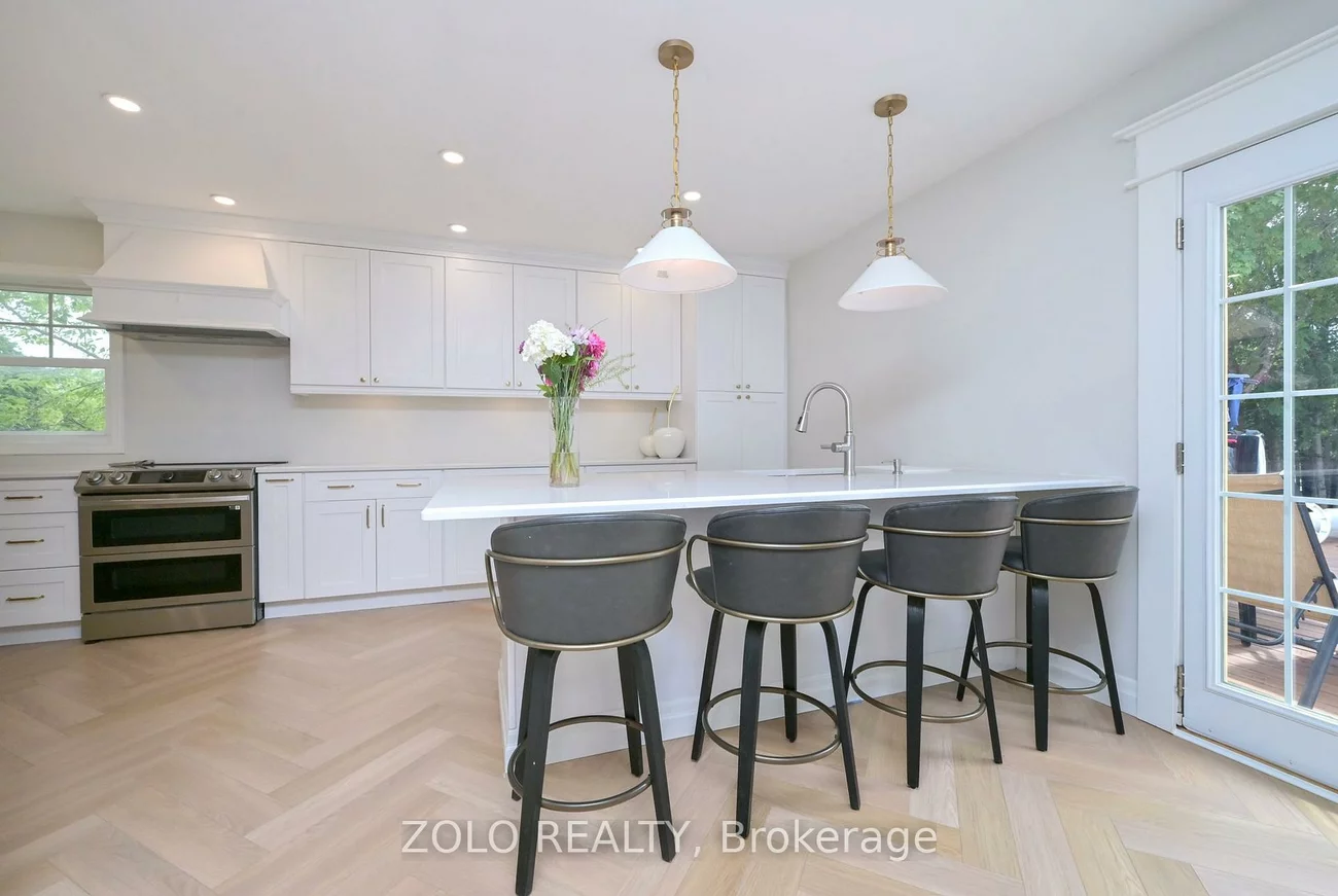 1077, Anna Maria, Alcona, Innisfil