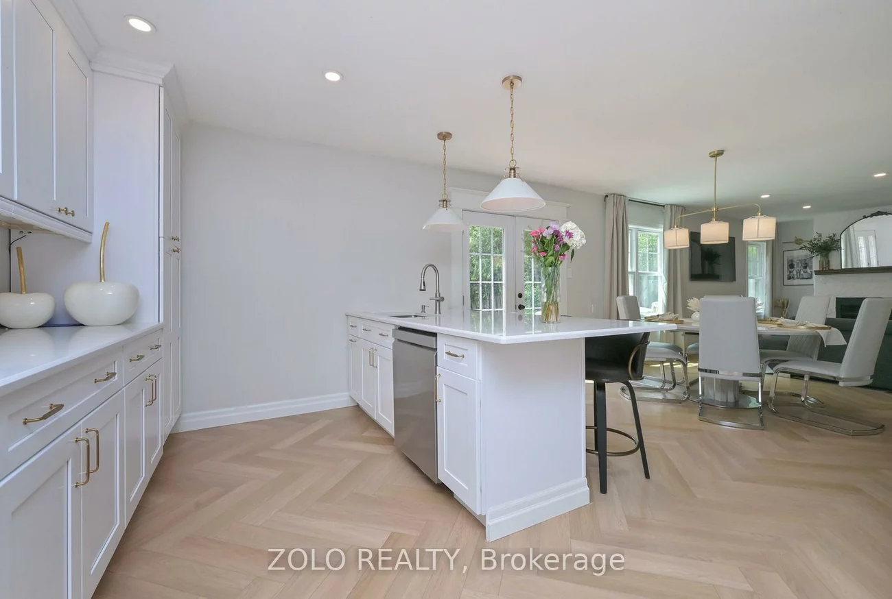 1077, Anna Maria, Alcona, Innisfil