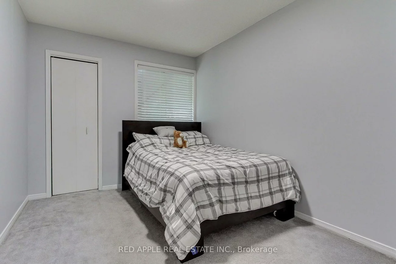 2277, Scythes, Stroud, Innisfil
