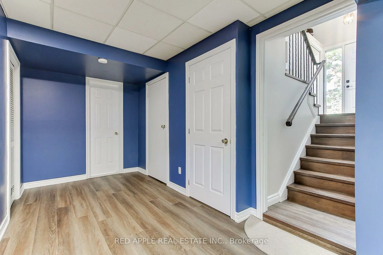 2277, Scythes, Stroud, Innisfil